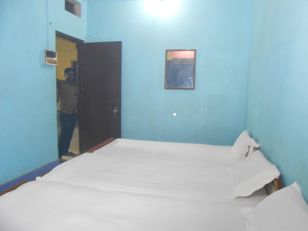 Hotel Sonmony Benares Kamer foto