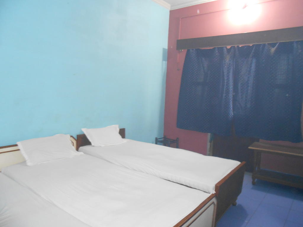 Hotel Sonmony Benares Kamer foto