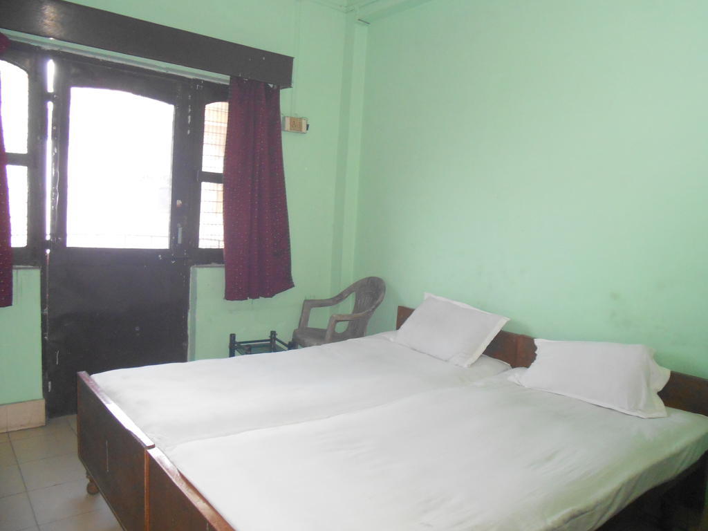 Hotel Sonmony Benares Kamer foto