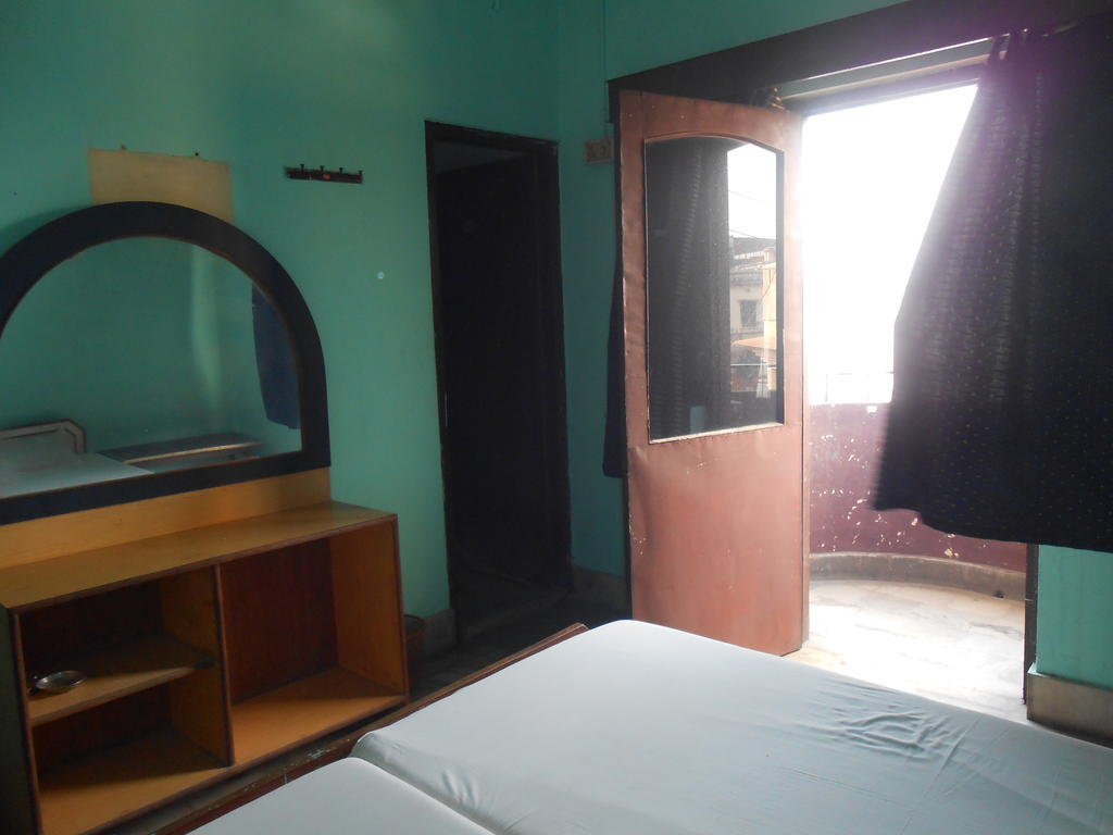 Hotel Sonmony Benares Kamer foto